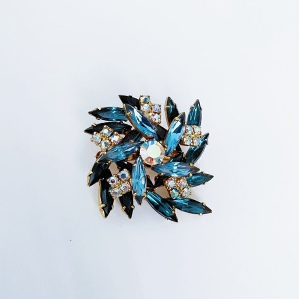 Beautiful Vintage Rhinestone Brooch - Picture 11 of 11